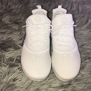 white nike presto sneakers